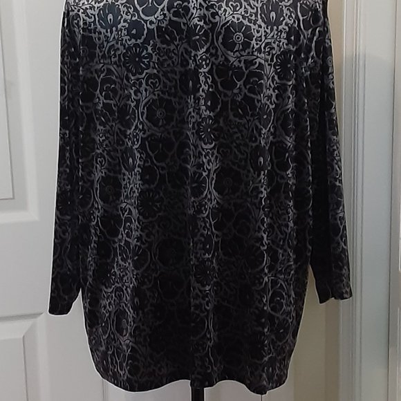 Black and Silver Velour Top PXL Pleated Front 3/4 Sleeve Baby Doll Blouse. - Picture 10 of 11